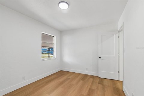 House in Saint Petersburg, Florida 3 bedrooms, 114.73 sq.m. № 2230570 - photo 16