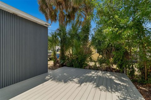 House in Saint Petersburg, Florida 3 bedrooms, 114.73 sq.m. № 2230570 - photo 27