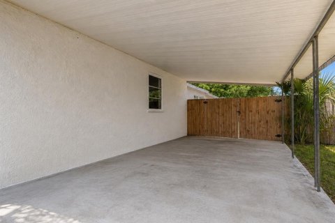 House in Saint Petersburg, Florida 3 bedrooms, 114.73 sq.m. № 2230570 - photo 23