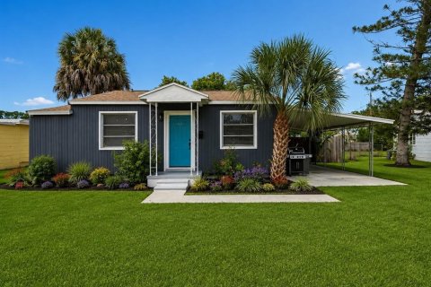 House in Saint Petersburg, Florida 3 bedrooms, 114.73 sq.m. № 2230570