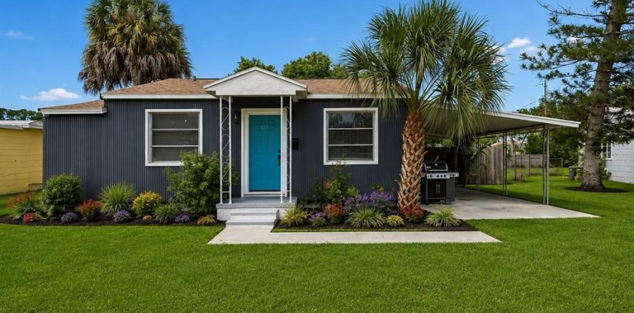 House in Saint Petersburg, Florida 3 bedrooms, 114.73 sq.m. № 2230570