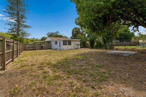 House in Saint Petersburg, Florida 3 bedrooms, 114.73 sq.m. № 2230570 - photo 22