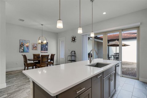 Townhouse in LAKESHORE in Winter Garden, Florida 3 bedrooms, 190.64 sq.m. № 1900309 - photo 5