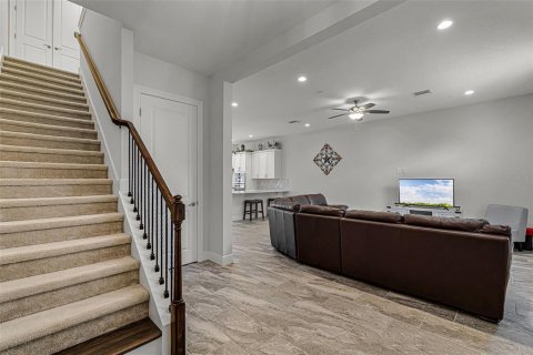 Townhouse in LAKESHORE in Winter Garden, Florida 3 bedrooms, 190.64 sq.m. № 1900309 - photo 11