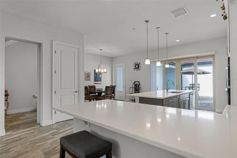 Townhouse in LAKESHORE in Winter Garden, Florida 3 bedrooms, 190.64 sq.m. № 1900309 - photo 9
