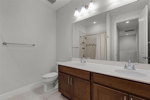 Townhouse in LAKESHORE in Winter Garden, Florida 3 bedrooms, 190.64 sq.m. № 1900309 - photo 25