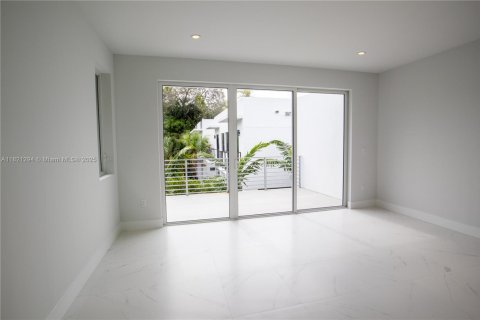Touwnhouse à vendre à Miami, Floride: 3 chambres, 331.66 m2 № 1934395 - photo 11