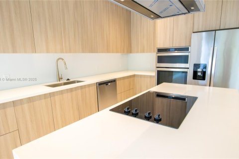 Touwnhouse à vendre à Miami, Floride: 3 chambres, 331.66 m2 № 1934395 - photo 3