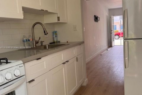 Condo in Miami Beach, Florida  № 1775292 - photo 5