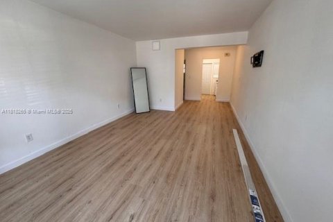 Condo in Miami Beach, Florida  № 1775292 - photo 3