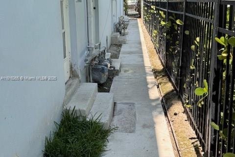 Condo in Miami Beach, Florida  № 1775292 - photo 10