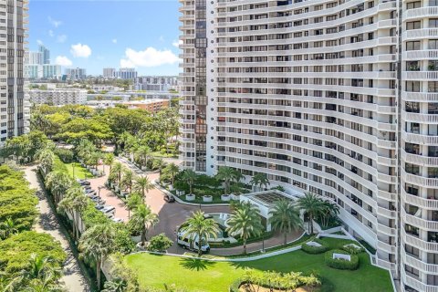 Copropriété à louer à Aventura, Floride: 2 chambres, 114.27 m2 № 1941238 - photo 2