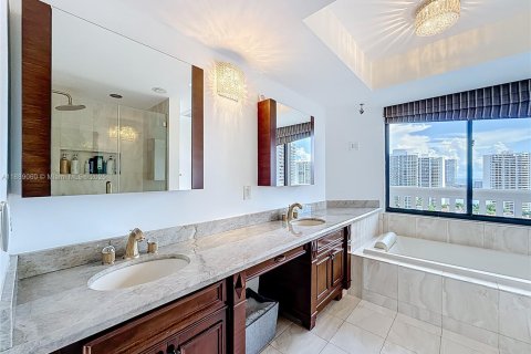 Copropriété à louer à Aventura, Floride: 2 chambres, 114.27 m2 № 1941238 - photo 25