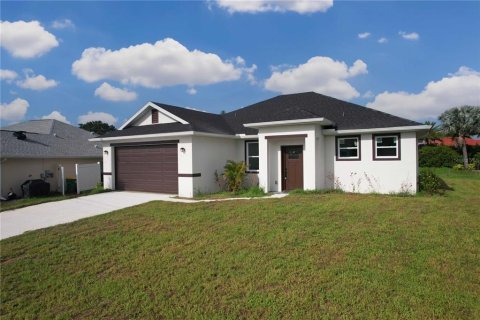 House in Punta Gorda, Florida 4 bedrooms, 185.8 sq.m. № 1840562 - photo 2
