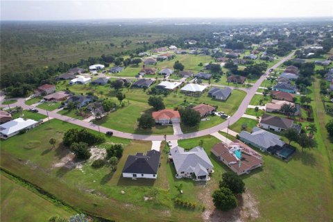 House in Punta Gorda, Florida 4 bedrooms, 185.8 sq.m. № 1840562 - photo 8