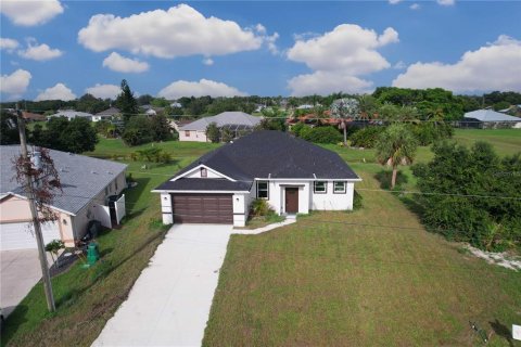 House in Punta Gorda, Florida 4 bedrooms, 185.8 sq.m. № 1840562 - photo 3