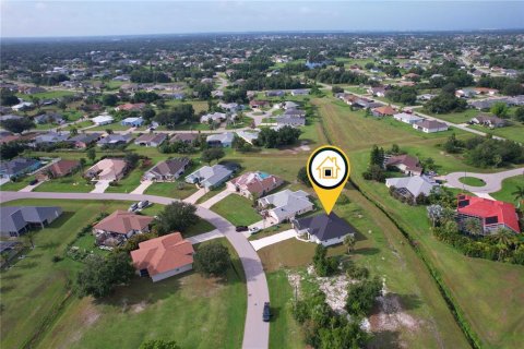 House in Punta Gorda, Florida 4 bedrooms, 185.8 sq.m. № 1840562 - photo 4