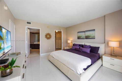 Condo in Sunny Isles Beach, Florida, 3 bedrooms  № 1890767 - photo 9