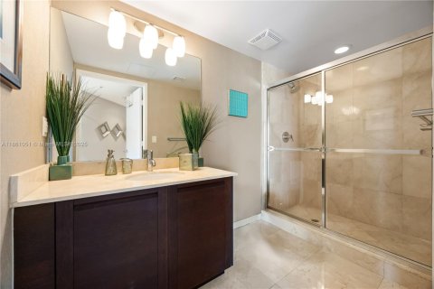 Condo in Sunny Isles Beach, Florida, 3 bedrooms  № 1890767 - photo 16