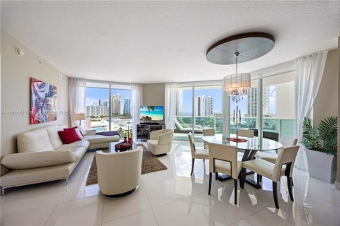 Condo in Sunny Isles Beach, Florida, 3 bedrooms  № 1890767 - photo 2