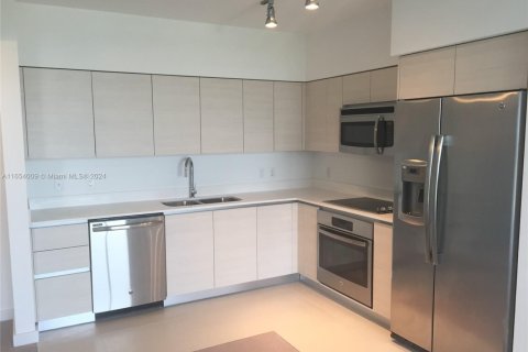 Кондоминиум с 1 спальней в Майами, Флорида № 2035050