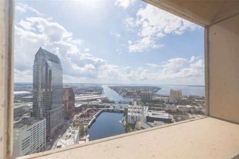 Propiedad comercial en alquiler en Tampa, Florida, 69148.55 m2 № 1533439 - foto 16