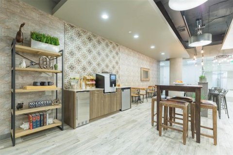 Propiedad comercial en alquiler en Tampa, Florida, 69148.55 m2 № 1533439 - foto 6