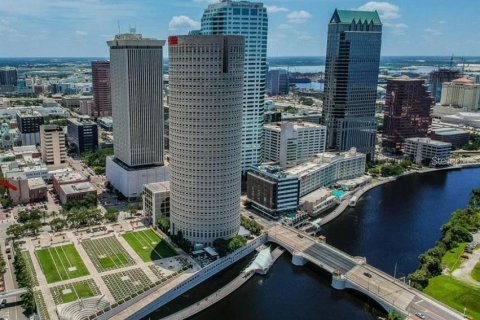 Propiedad comercial en alquiler en Tampa, Florida, 69148.55 m2 № 1533439 - foto 1