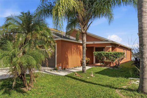 Villa ou maison à louer à Wesley Chapel, Floride: 3 chambres, 120.77 m2 № 2321090 - photo 2