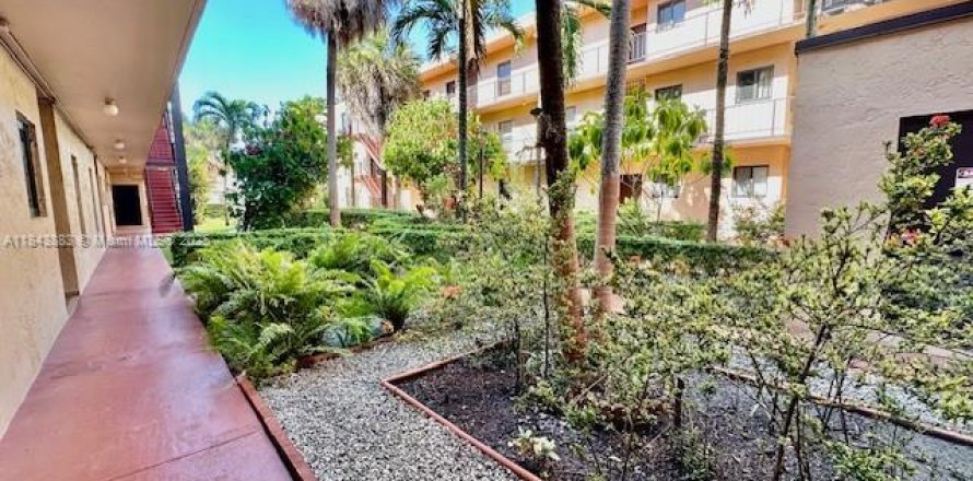 Condo in Sweetwater, Florida, 3 bedrooms  № 1839101