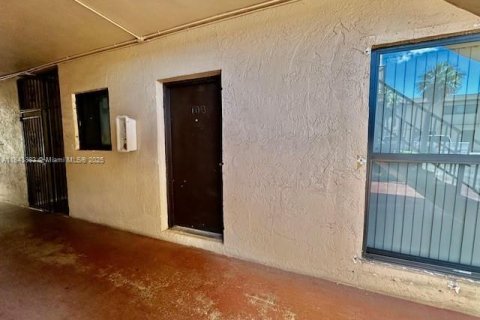 Condo in Sweetwater, Florida, 3 bedrooms  № 1839101 - photo 2