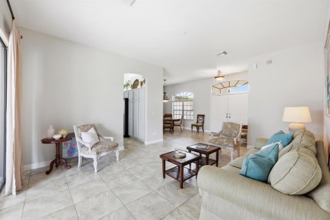 House in Port St. Lucie, Florida 3 bedrooms, 192.87 sq.m. № 2191095 - photo 10