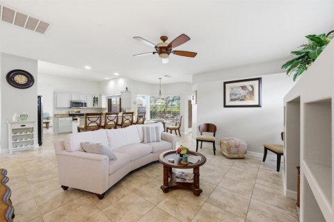 House in Port St. Lucie, Florida 3 bedrooms, 192.87 sq.m. № 2191095 - photo 19