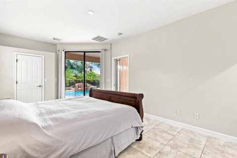 House in Port St. Lucie, Florida 3 bedrooms, 192.87 sq.m. № 2191095 - photo 28