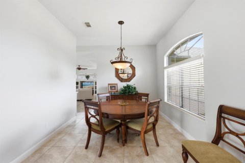 House in Port St. Lucie, Florida 3 bedrooms, 192.87 sq.m. № 2191095 - photo 11
