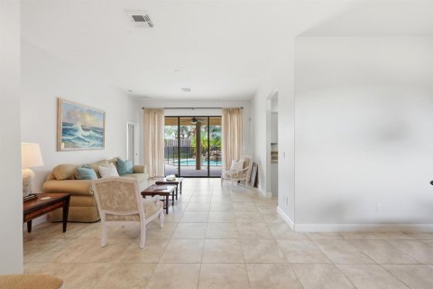 House in Port St. Lucie, Florida 3 bedrooms, 192.87 sq.m. № 2191095 - photo 6