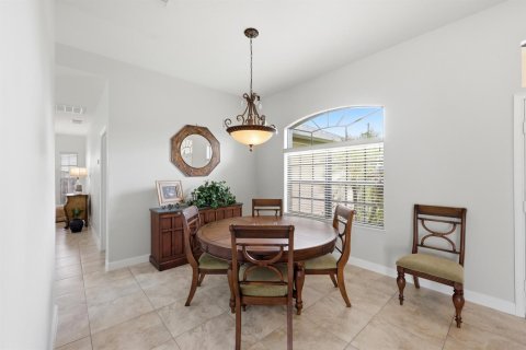 House in Port St. Lucie, Florida 3 bedrooms, 192.87 sq.m. № 2191095 - photo 12
