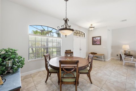 House in Port St. Lucie, Florida 3 bedrooms, 192.87 sq.m. № 2191095 - photo 13