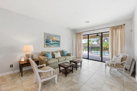 House in Port St. Lucie, Florida 3 bedrooms, 192.87 sq.m. № 2191095 - photo 9