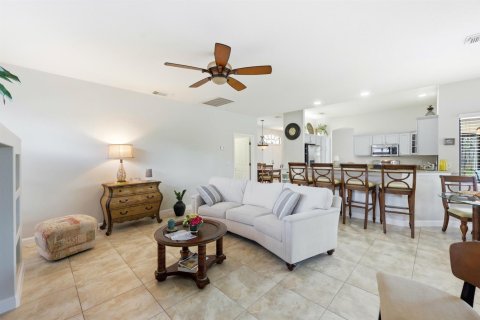 House in Port St. Lucie, Florida 3 bedrooms, 192.87 sq.m. № 2191095 - photo 18