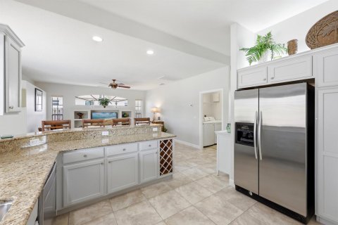 House in Port St. Lucie, Florida 3 bedrooms, 192.87 sq.m. № 2191095 - photo 25
