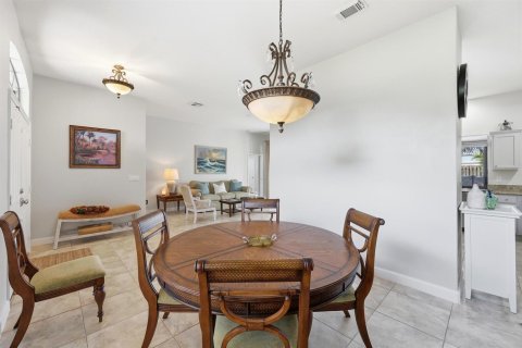 House in Port St. Lucie, Florida 3 bedrooms, 192.87 sq.m. № 2191095 - photo 14