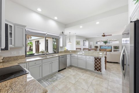 House in Port St. Lucie, Florida 3 bedrooms, 192.87 sq.m. № 2191095 - photo 23