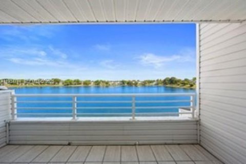 Купить кондоминиум в Окленд-Парк, Флорида 2 спальни, 101.82м2, № 1992937 - фото 21