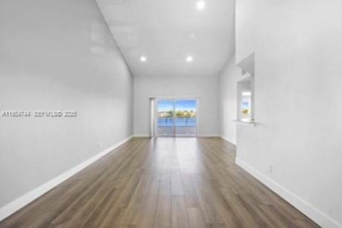 Купить кондоминиум в Окленд-Парк, Флорида 2 спальни, 101.82м2, № 1992937 - фото 16