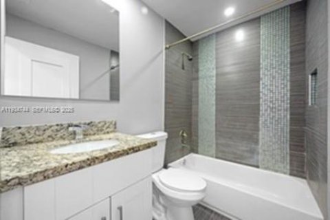 Купить кондоминиум в Окленд-Парк, Флорида 2 спальни, 101.82м2, № 1992937 - фото 10