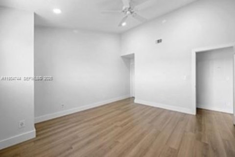 Купить кондоминиум в Окленд-Парк, Флорида 2 спальни, 101.82м2, № 1992937 - фото 13