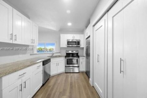 Купить кондоминиум в Окленд-Парк, Флорида 2 спальни, 101.82м2, № 1992937 - фото 4