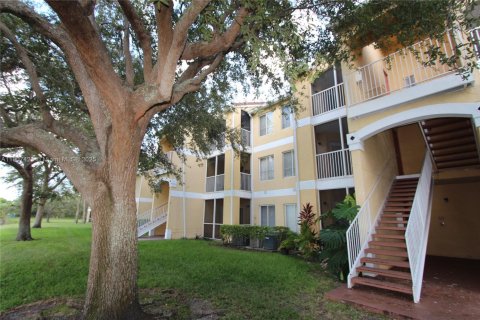 Condo in Oakland Park, Florida, 1 bedroom  № 1966216 - photo 2