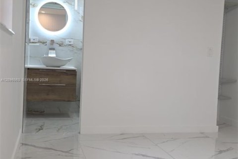 Villa ou maison à louer à Miami, Floride: 3 chambres, 120.77 m2 № 2387143 - photo 9